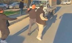 Arnavutköy'de trafikte yumruklu kavga kamerada, cadde boks ringine döndü