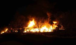 Samsun'da muz deposunda yangın: Alevler göğe yükseldi