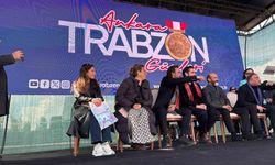 'Taşacak Bu Deniz' oyuncuları Trabzon Günleri'nde hayranlarıyla buluştu