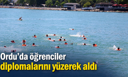 Ordu'da öğrenciler diplomalarını yüzerek aldı