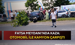 Fatsa Meydanı’nda kaza: Otomobil ile kamyon çarpıştı