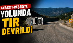 Aybastı–Reşadiye yolunda tır devrildi