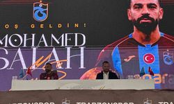 Trabzonspor'da Salah yaklaşık 30 bin taraftar önünde imza attı
