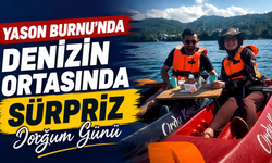 Yason Burnu'nda denizin ortasında sürpriz doğum günü