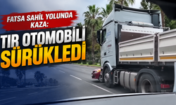 Fatsa sahil yolunda kaza: Tır otomobili sürükledi