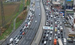 İstanbul'da yoğun trafik oluştu sürücüler ilerlemekte güçlük çekti