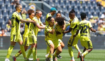 Kadın Futbol Süper Ligi'nde şampiyon olan Fenerbahçe, Ünye'yi 8-0 yendi
