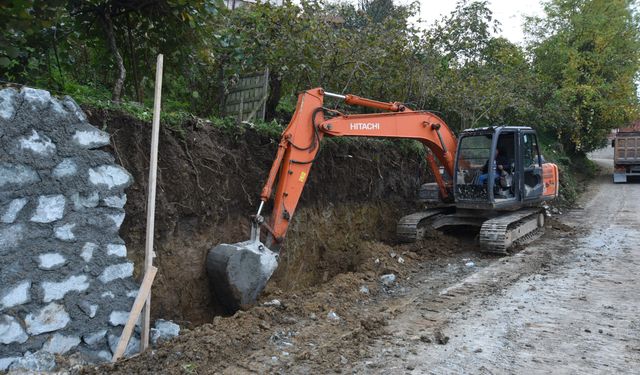 ALTINORDU'DA YOLLARA TAŞ DUVAR KALKANI