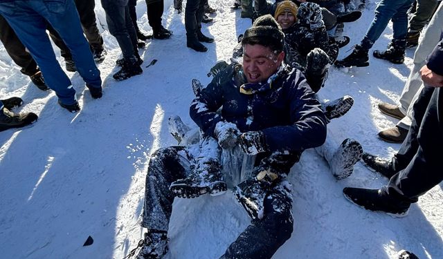 Kumru Fizme'de kar yağışı coşkuya dönüştü