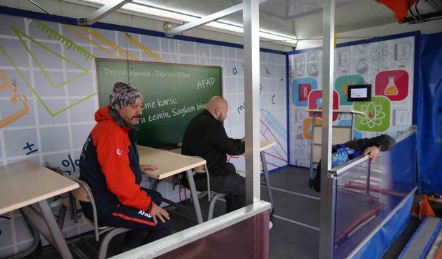 Deprem Simülasyon Tırı Samsun'da eğitimlere başladı