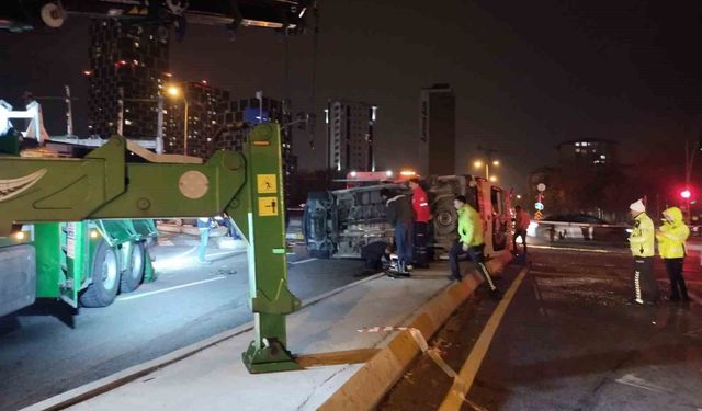 Kartal'da ambulans ile cip kafa kafaya çarpıştı: 3 yaralı