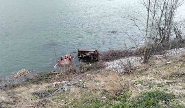 Samsun'da taktör Kızılırmak Nehri'ne uçtu: 1 ölü, 1 yaralı