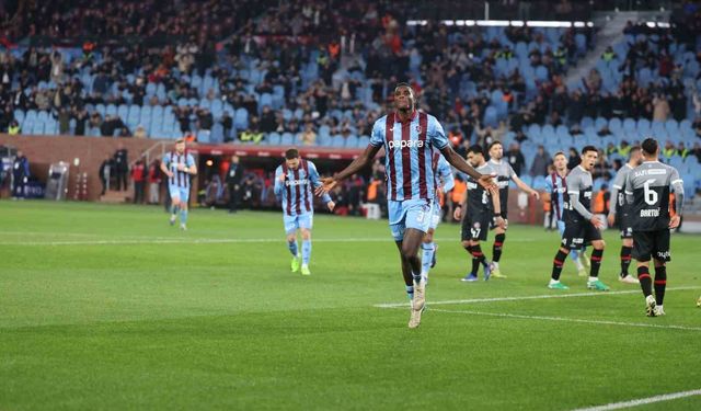 Trendyol Süper Lig: Trabzonspor: 1 - Fatih Karagümrük: 1 (İlk yarı)