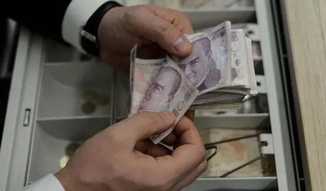 Bankada 1 milyon TL’si olan 1.5 emekli maaşı alıyor