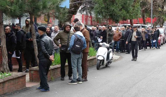 Trabzon'da APP plaka kuyruğu