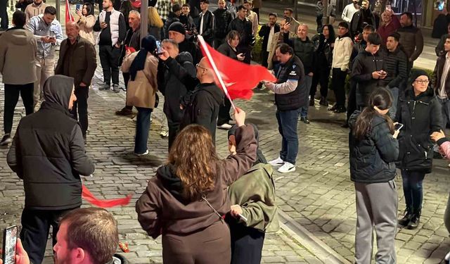 A Milli Futbol Takımı'nın, Dünya Kupası'na katılmaya hak kazanması Trabzon'da coşkuyla kutlandı