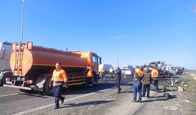 Ankara'da iki araç kafa kafaya çarpıştı: 5 ölü