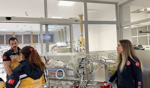 Çanakkale'de 54 günlük bebek uçak ambulansla Ankara'ya sevk edildi