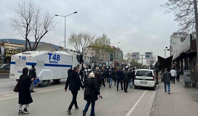 CHP'liler Ankara yolunu trafiğe kapatınca polis müdahale etti