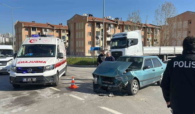 Samsun Şehir Hastanesi kavşağında yine kaza: 4 yaralı