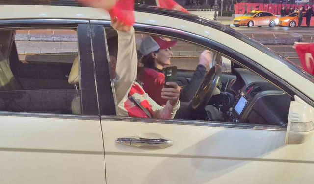 Türkiye'nin 24 yıl sonra Dünya Kupasına gitmesi Ankara'da coşku ile kutlandı