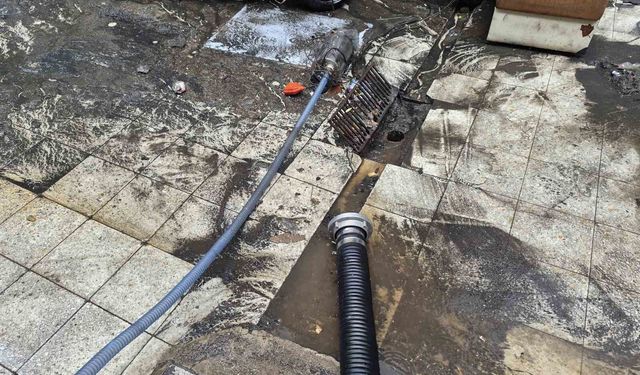 Ankara'da yoğun yağışın ardından dükkanları su bastı