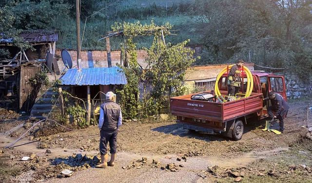 Samsun Kavak'ta sağanak yağış: Yollar dere gibi aktı