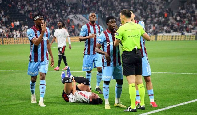 Trendyol Süper Lig: Beşiktaş: 1 - Trabzonspor: 1 (İlk yarı)