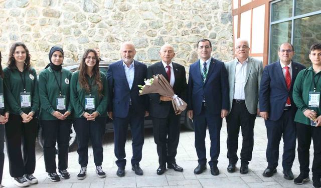 Nihat Özdemir, Trabzon'da öğrencilerle buluştu