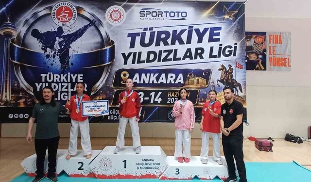 Sivaslı karateciler Ankara'dan madalyalarla döndü