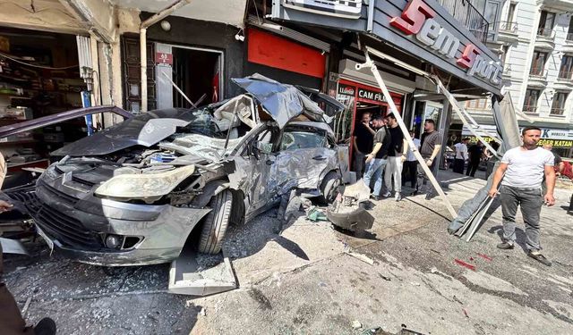 Ankara'da EGO otobüsü iş yerine girdi: 7 yaralı