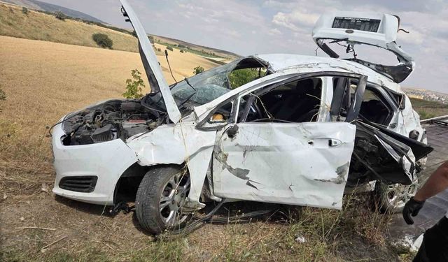 Ankara'da otomobil şarampole yuvarlandı: 3 yaralı