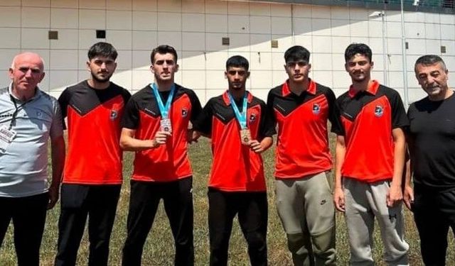 Darıcalı karateciler Samsun'dan 4 madalyayla döndü