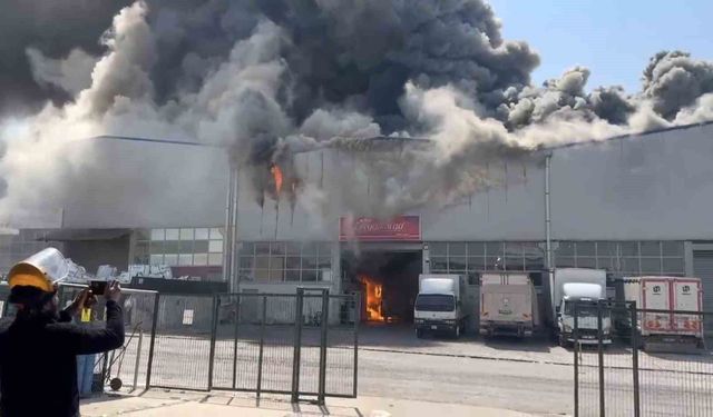 Ankara'da kargo deposunda çıkan yangın kontrol altına alındı