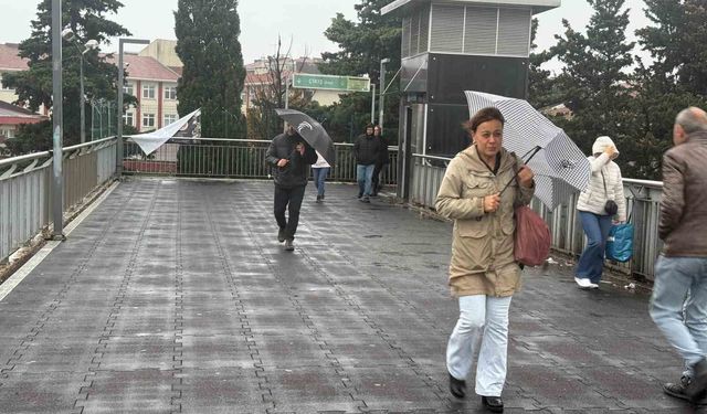 İstanbul'da trafik yoğunluğu oluştu, işe gitmek isteyen vatandaşlar zor anlar yaşadı