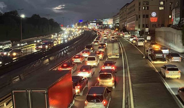 İstanbul'da trafik yoğunluğu yüzde 87'e ulaştı