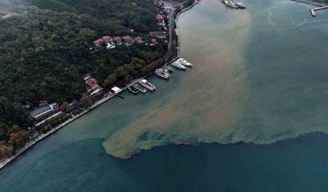 İstanbul'da yağmurun etkisiyle denizin rengi değişti: Boğaz'daki renk değişimi havadan görüntülendi