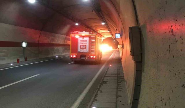 Trabzon'un Maçka ilçesindeki T2 Tüneli'nde kaza sonrası yangın çıktı