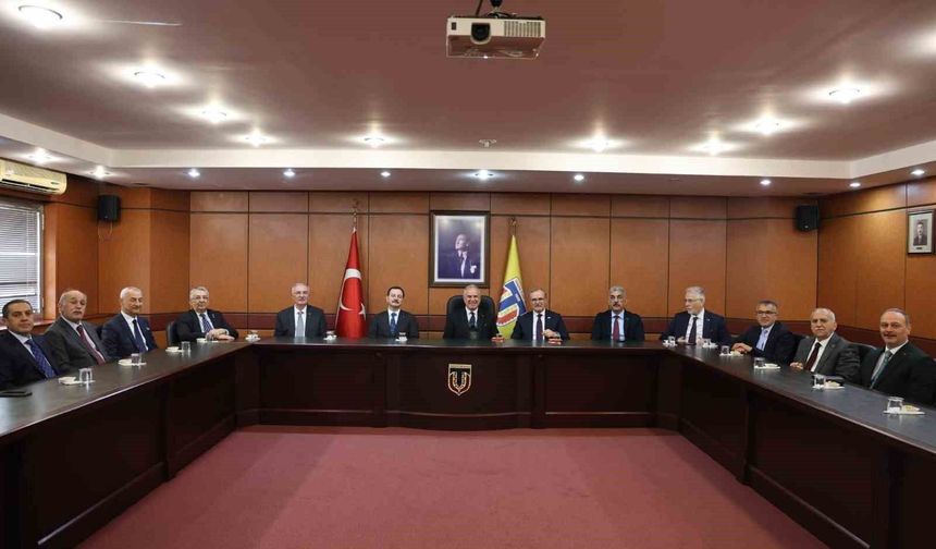 Başkan Memet Aslan OSBÜK zirvesi için Trabzon'da