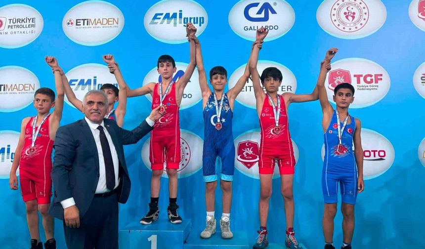 Sivaslı güreşçi Ankara'dan bronzla döndü