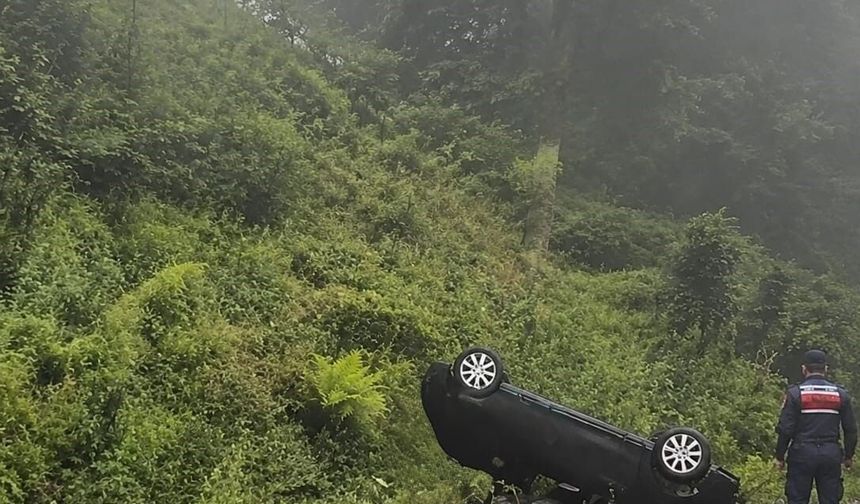 Trabzon'da otomobil uçuruma yuvarlandı: 2 Yaralı