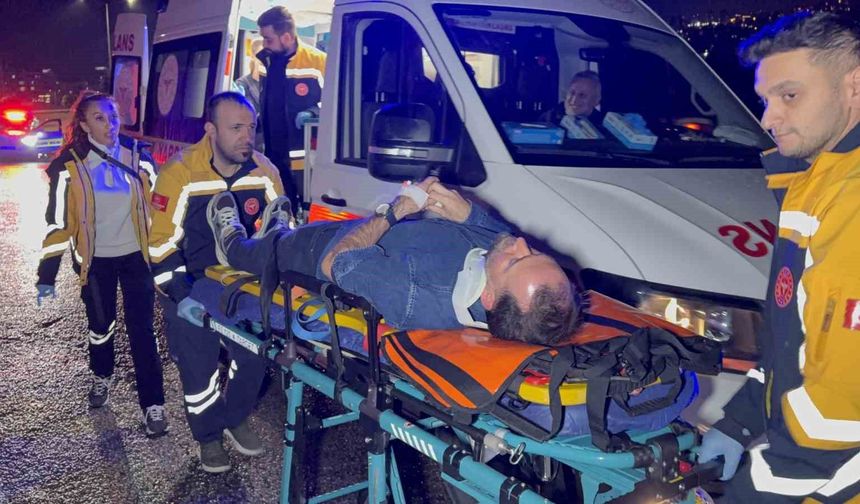 Samsun'da otomobil orta refüje çıktı: 2 yaralı