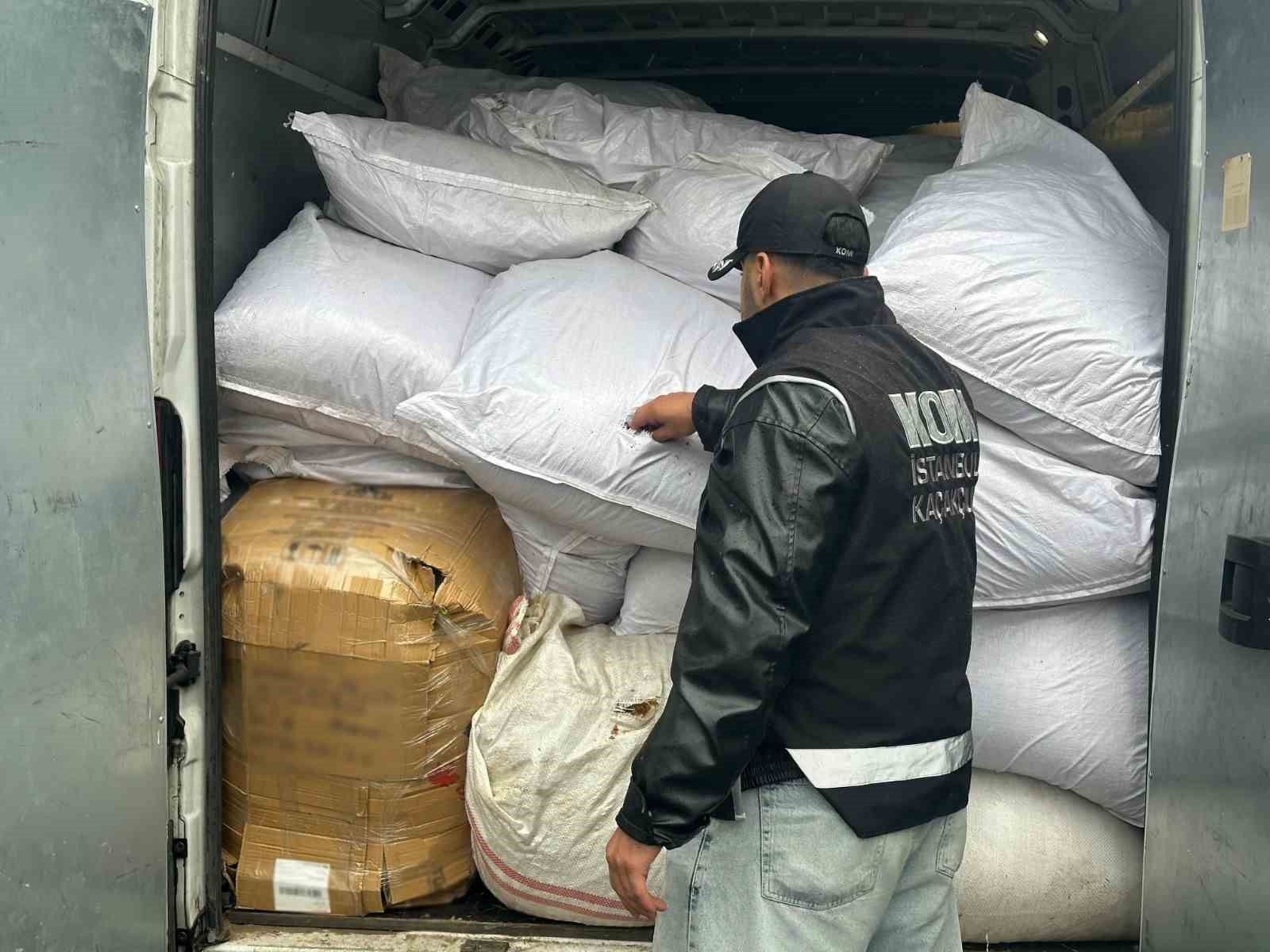 İstanbul'da alkol ve tütün kaçakçılarına operasyon: 6 milyon 500 bin lirayı bulan ürün ele geçirildi